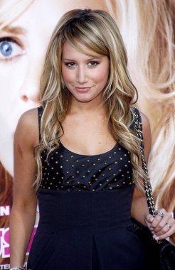 Ashley Tisdale, 20 Ağustos 2008 'de ABD' nin Westwood kentindeki Mann Village Tiyatrosu 'nda yapılan House Bunny' nin Los Angeles galasında.