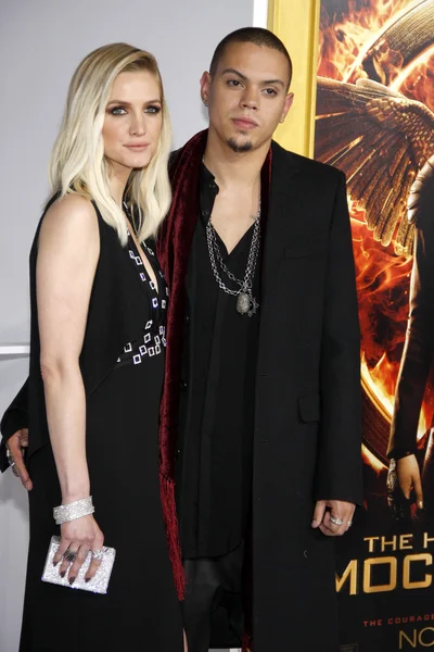 アシュリー · シンプソンとエヴァン ・ ロス — ストック編集用写真