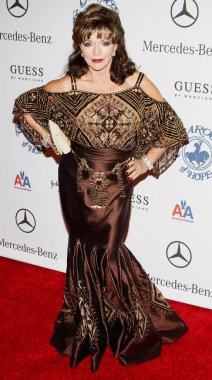 BEVERLY HILLS, CA - 25 Ekim 2008: Joan Collins 25 Ekim 2008 'de Beverly Hills, ABD' deki Beverly Hilton Oteli 'nde düzenlenen 30..