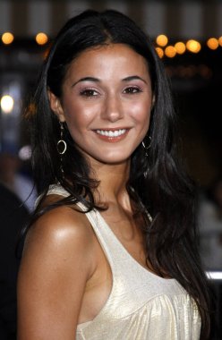 Emmanuelle Chriqui, 27 Eylül 2007 'de ABD' nin Westwood kentindeki Mann Village Tiyatrosu 'nda düzenlenen' The Heartbreak Kid 'in Los Angeles galasında.