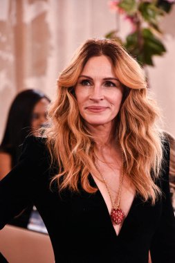 Julia Roberts, Beverly Hills, ABD 'deki Beverly Hilton' da 11 Ocak 2026 'da düzenlenen 83..