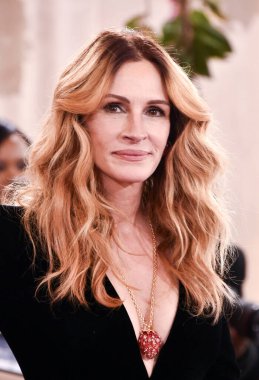 Julia Roberts, Beverly Hills, ABD 'deki Beverly Hilton' da 11 Ocak 2026 'da düzenlenen 83..