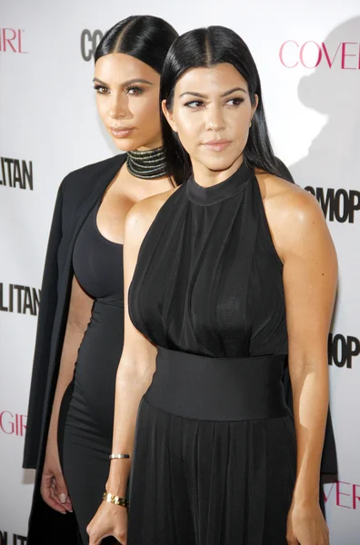 Kourtney Kardashian e Kim Kardashian — Fotografia de Stock