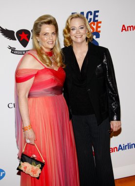 Cybill Shepherd and Nancy Davis