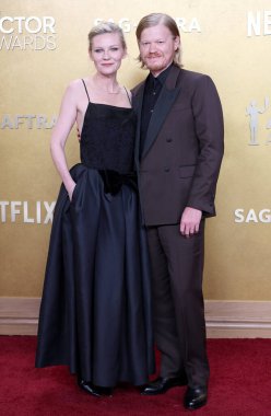 Kirsten Dunst ve Jesse Plemons, 1 Mart 2026 'da ABD' nin Los Angeles kentindeki Shrine Oditoryumu ve Expo Hall 'da düzenlenen 32..