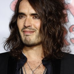 Il comico Russell Brand si dichiara non colpevole di reati sessuali