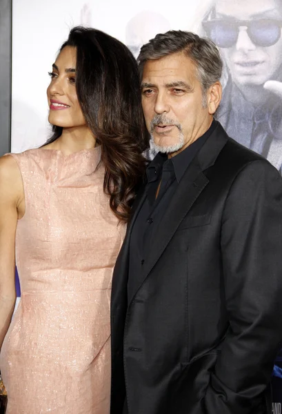 Amal Clooney och George Clooney — Stockfoto