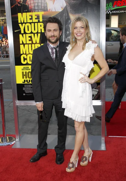 Charlie Day e Mary Elizabeth Ellis — Foto Stock