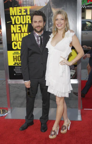 Charlie Day y Mary Elizabeth Ellis — Foto de Stock