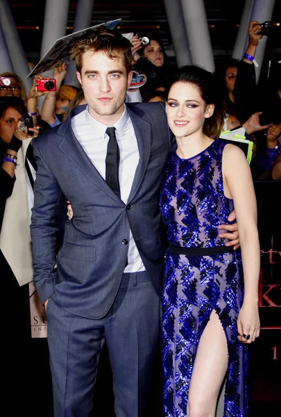 Robert Pattinson and Kristen Stewart — Stock Photo, Image