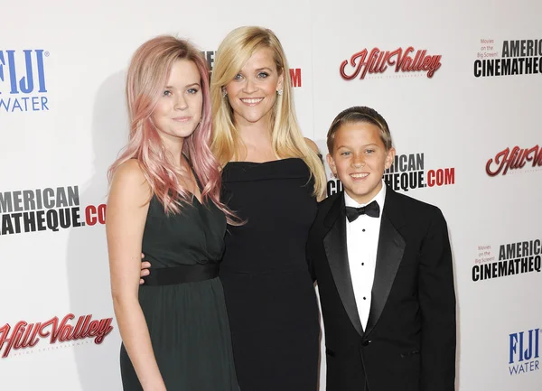 Reese Witherspoon, Ava Phillippe y Deacon Phillippe — Foto de Stock