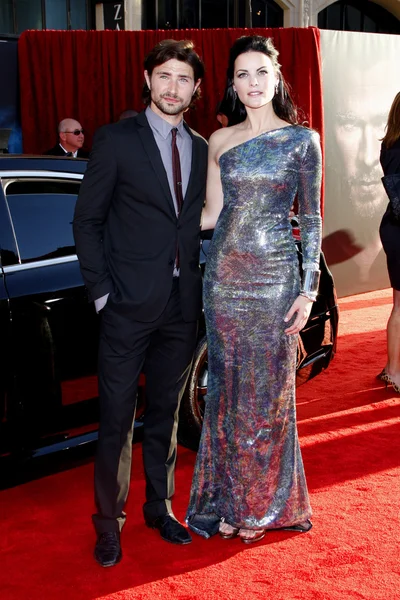 Matt Dallas and Jaimie Alexander — 图库照片