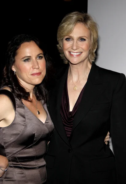 Jane Lynch y Lara Embry — Foto de Stock