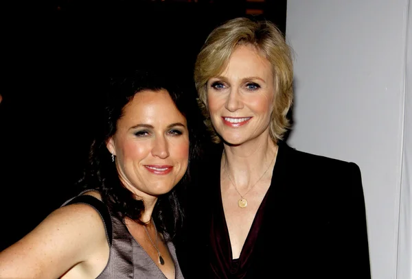 Jane lynch und lara embry — Stockfoto