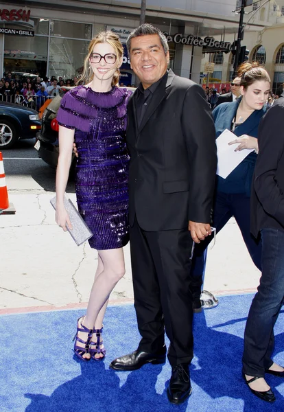 Anne hathaway und george lopez — Stockfoto