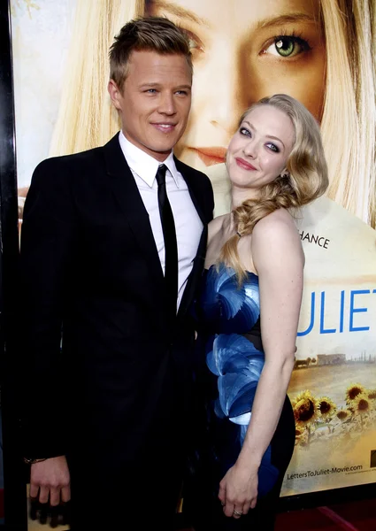 Amanda Seyfried och Chris Egan — Stockfoto