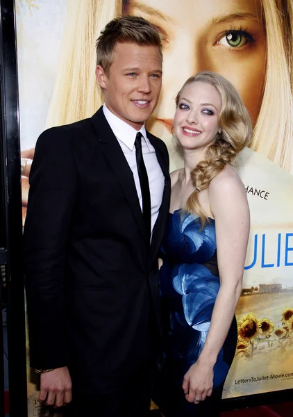 Amanda Seyfried e Chris Egan — Fotografia de Stock