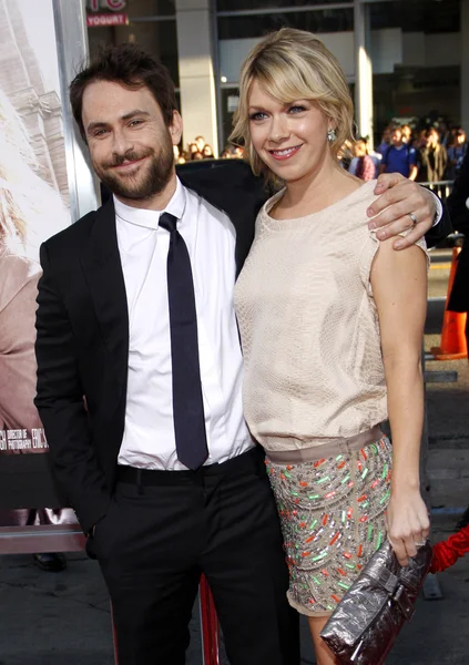 Charlie Day y Mary Elizabeth Ellis —  Fotos de Stock