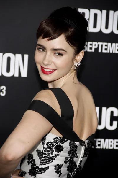 Actrice Lily Collins — Stockfoto
