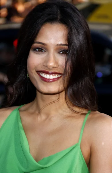 Skådespelerskan freida pinto — Stockfoto