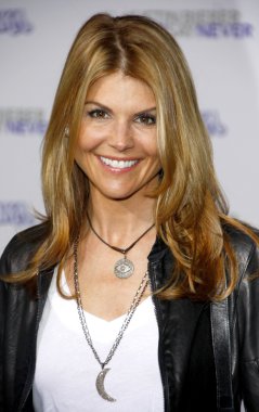 aktris Lori Loughlin