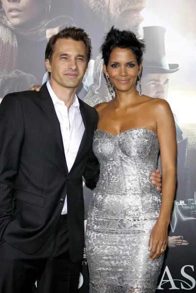 Olivier martinez und halle beere — Stockfoto