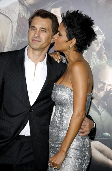 Olivier Martinez y Halle Berry — Foto de Stock