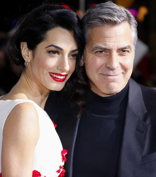 George Clooney ve Amal Clooney — Stok fotoğraf