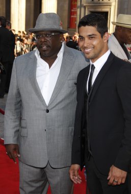 Cedric Entertainer ve Wilmer Valderrama