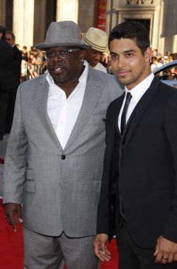 Cedric Entertainer ve Wilmer Valderrama