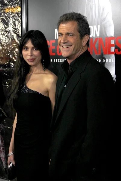 Mel gibson und oksana grigorieva — Stockfoto