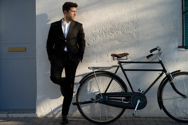 Takım elbise ve Bisiklet