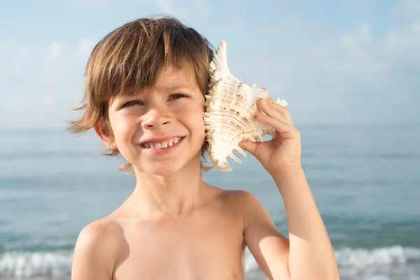 Çocuk dinleme kabuklu ararken