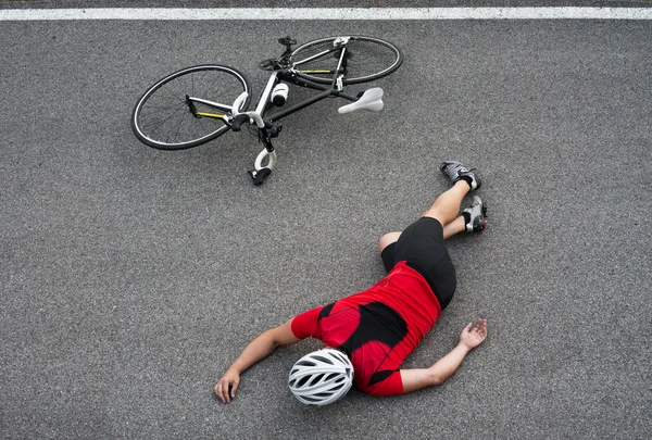 Cycliste inconscient sur la route — Photo