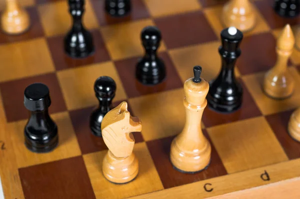 Satranç arka planı. Satranç oyunu, ahşap satranç tahtası arka planı. 