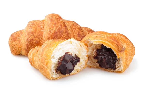 Croissants auf weißem Hintergrund, Croissants mit Schokoladenfüllung auf weißem Hintergrund, Croissants mit Schokolade auf weißem Hintergrund — Stockfoto