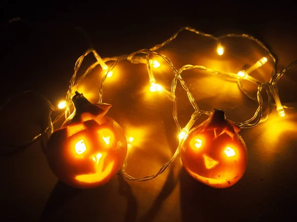 Miniatura Rzeźbione Halloween Dynia Oświetlone Przez Led Lekki Łańcuch Jesienne Zdjęcie Stockowe