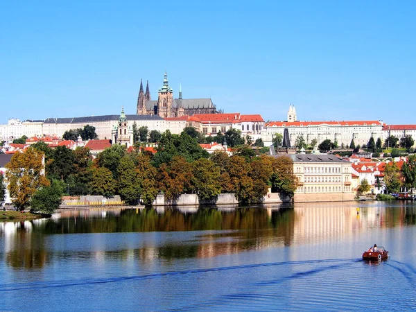 Blick Auf Prag Vom Dampferdeck Historisches Stadtzentrum Moldaupanorama Sonniger Sommertag — Stockfoto