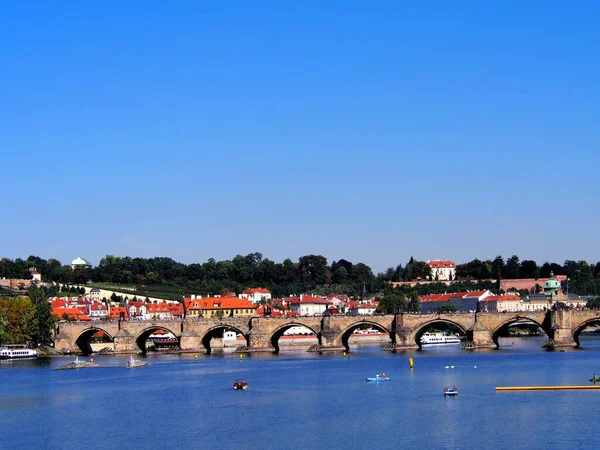 Kilátás Prága Fedélzeten Egy Gőzhajó Történelmi Belváros Panoráma Moldva Napos — Stock Fotó