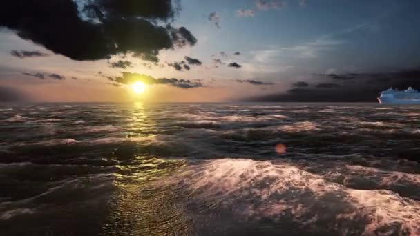 Een zonsondergang boven een watermassa — Stockvideo