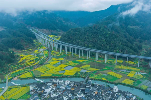 Fotografía Aérea Primavera Violación Campo Más Hermoso China —  Fotos de Stock