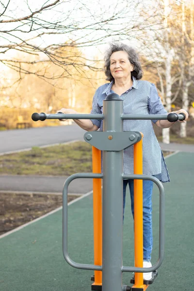 Elderly Woman Doing Sports Simulator Outdoors Gray Haired Old Woman — Stock Photo, Image