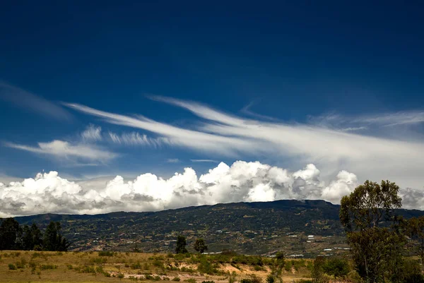 Fotografía Paisaje Con Una Variedad Nubes Horizonte Las Montañas Andinas — Foto de Stock