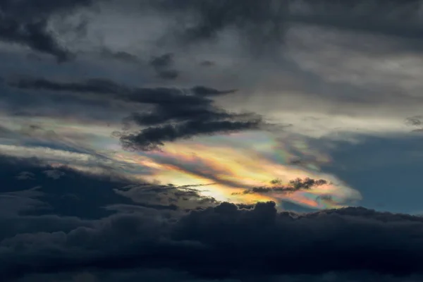 Fenômeno Iridescência Nuvens Pôr Sol Sobre Montanhas Andinas Centrais Colômbia — Fotografia de Stock
