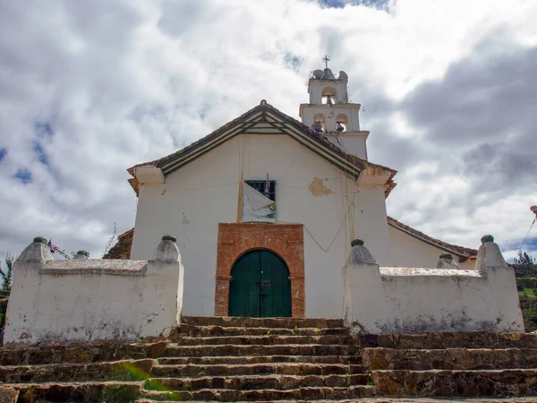 Homem Dorme Grama Campo Perto Cidade Colonial Chiquiza Província Boyaca — Fotografia de Stock