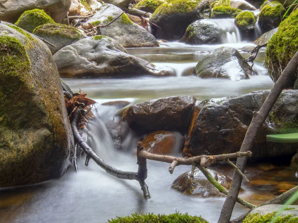 Exposición Múltiple Barranco Rocoso Ubicado Las Tierras Altas Cerca Del —  Fotos de Stock