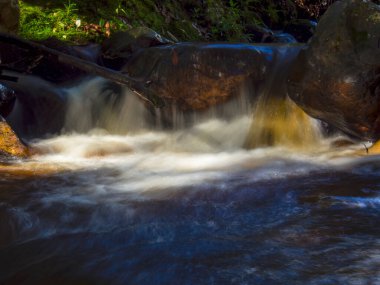 Kolombiya 'nın orta And Dağları' ndaki bir derenin uzun pozlama fotoğrafları..
