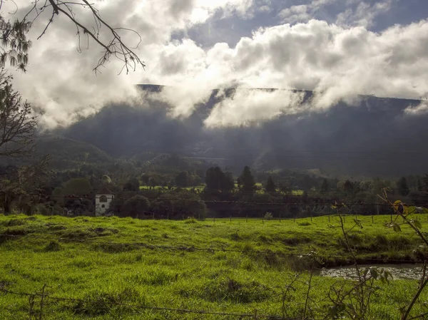 Paisaje Fotográfico Las Montañas Andinas Centrales Colombia Cerca Ciudad Colonial — Foto de Stock