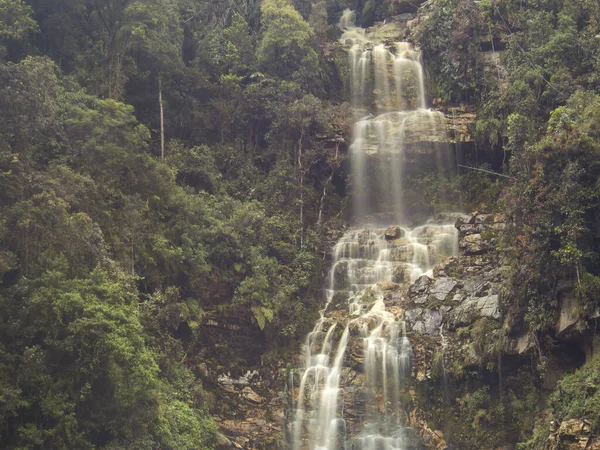 Langzeitbelichtung Eines Wasserfalls Straßenrand Der Die Stadt Arcabuco Mit Der — Stockfoto