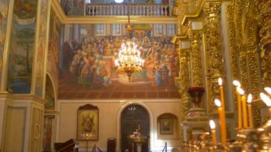 Man Dekorasyon Dormition Katedral gezi Kilise Freskler Ortodoks Kilisesi Babalar İnsanlar Din Adamları Giysiler Halos Kalabalık ile Boyalı Bakıyor